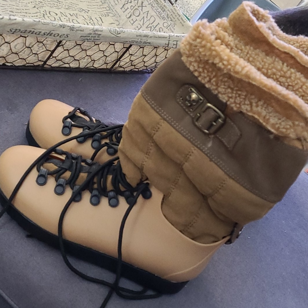 Boots with removable insert
